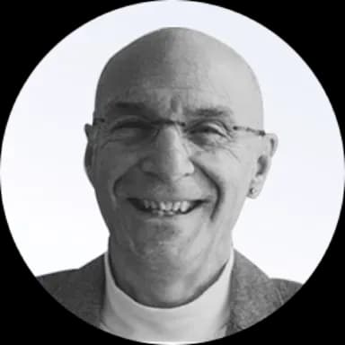 Headshot of Stephen Barrie