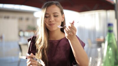 Struggling to eat healthy with a busy schedule or picky taste buds? Discover simple tips, better snacks, and the power of support to make healthy eating easy and enjoyable!