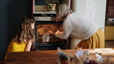 Learn the best daily healthy eating habits to boost nutrition, support weight management, and improve overall wellness. Simple tips for sustainable, healthy food choices.